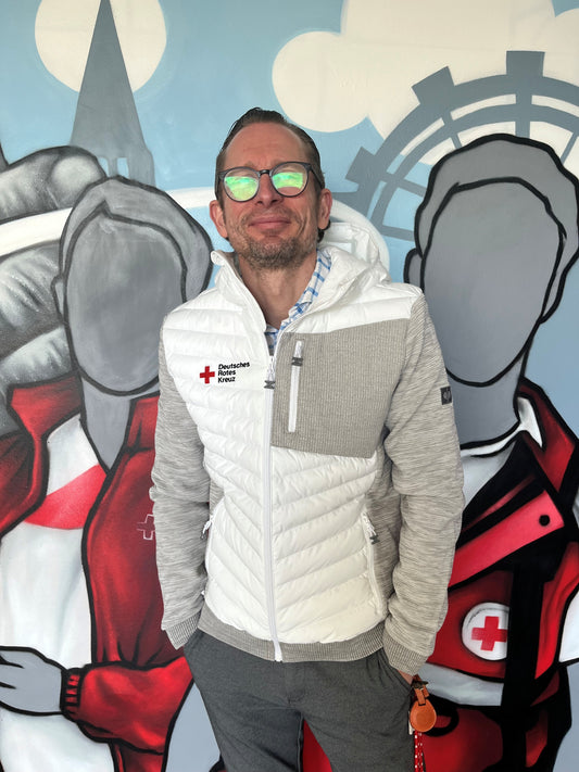 Herren Hybrid Kapuzenstrickjacke mit DRK Kompaktlogostick